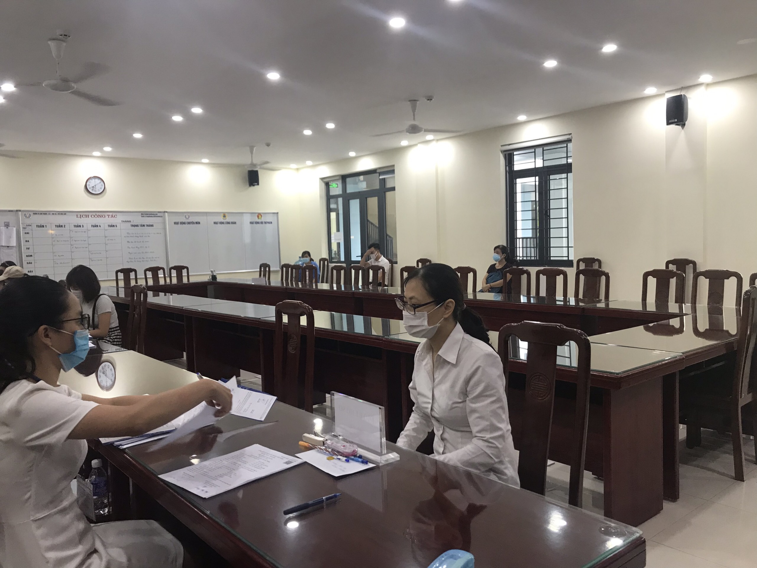Thông báo quy trình đăng kí tuyển sinh bằng hình thức trực tiếp.