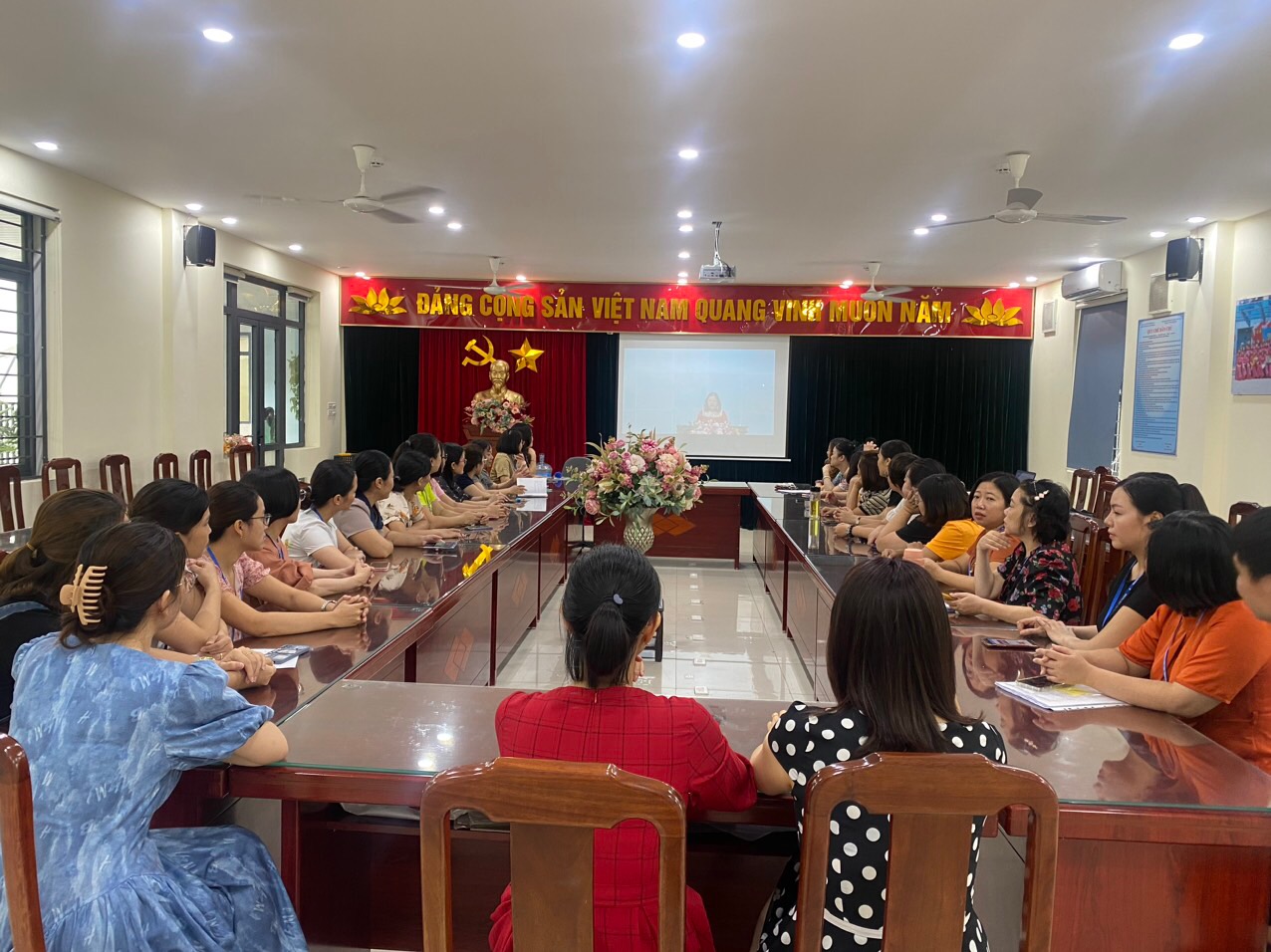 Trực tuyến “Bộ trưởng gặp gỡ nhà giáo, cán bộ quản lý, nhân viên ngành Giáo dục, Đào tạo năm 2023″