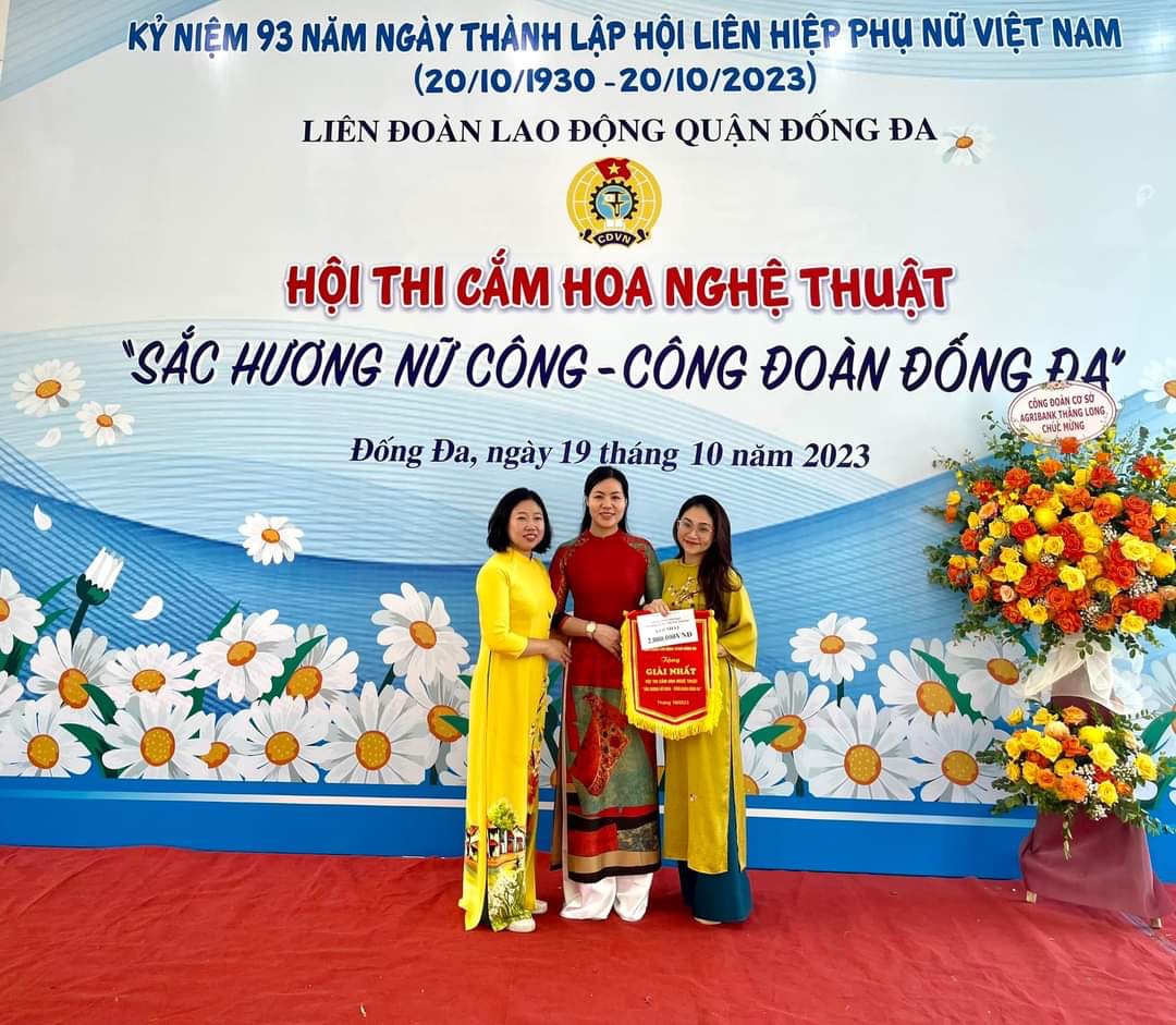 Giải nhất Hội thi “Cắm hoa nghệ thuật” 🌺