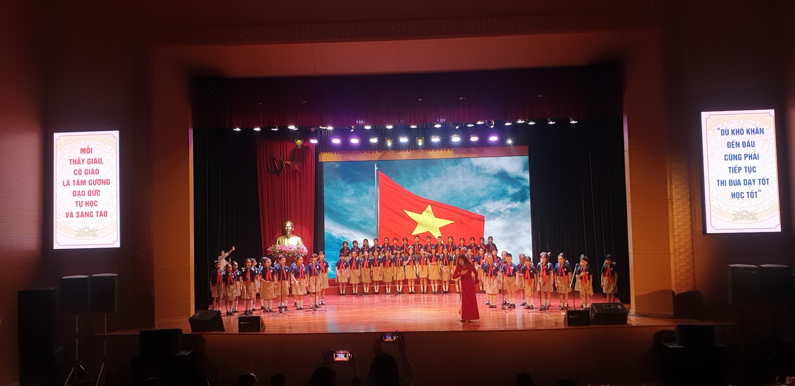 Tiết mục tham gia LIÊN HOAN HỢP XƯỚNG HỌC SINH TIỂU HỌC, THCS QUẬN ĐỐNG ĐA NĂM HỌC 2023-2024