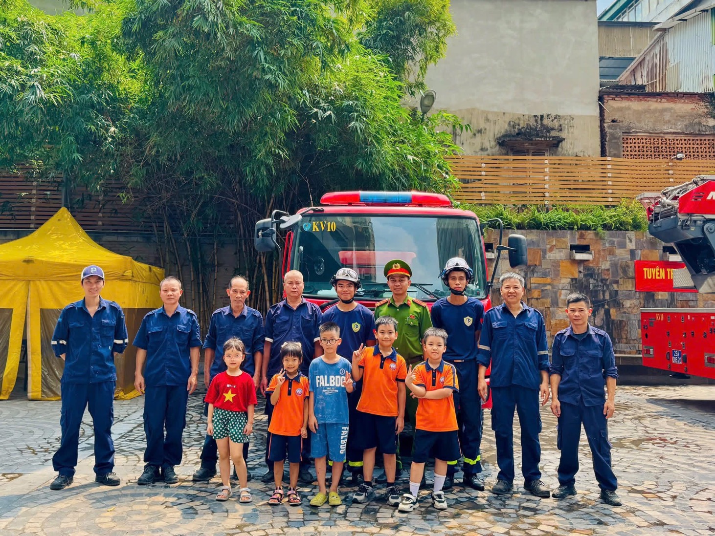🔥 Học sinh Trường Tiểu học Láng Thượng tham gia chương trình trải nghiệm thực hành chữa cháy và cứu nạn cứu hộ 🦺⛑️