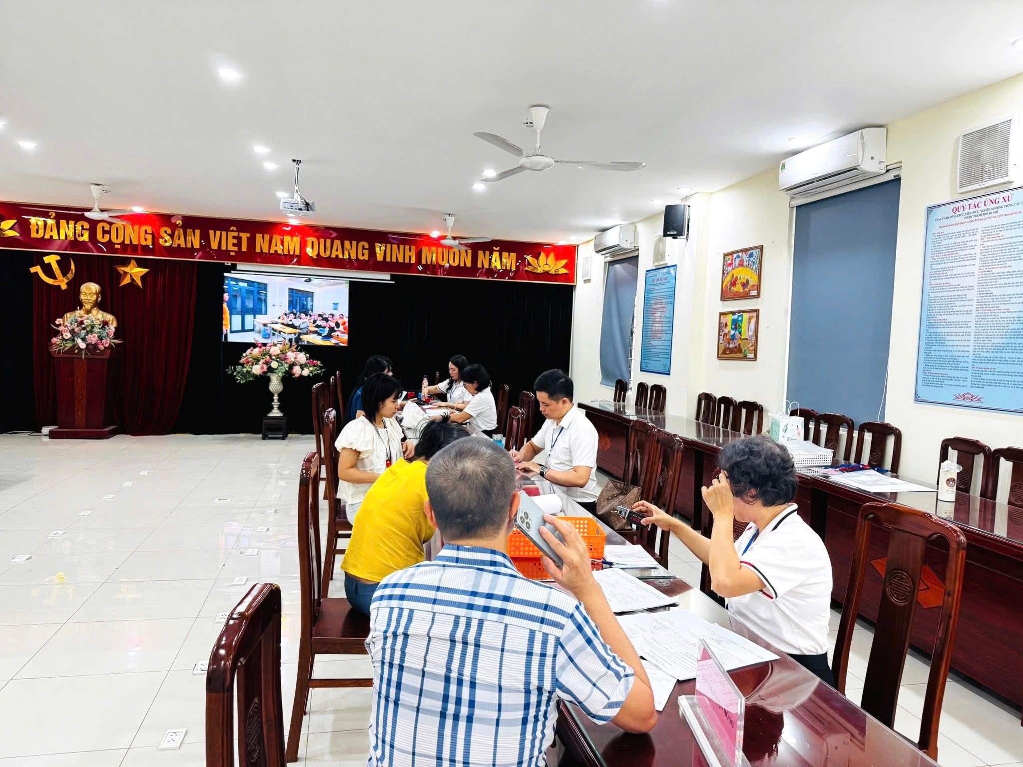 🎉 Ngày đầu tiên tuyển sinh lớp 1 – năm học 2026 – 2027 tại Trường Tiểu học Láng Thượng